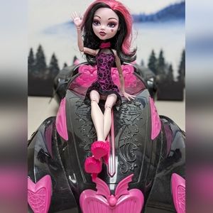 Monster High Draculaura and Car